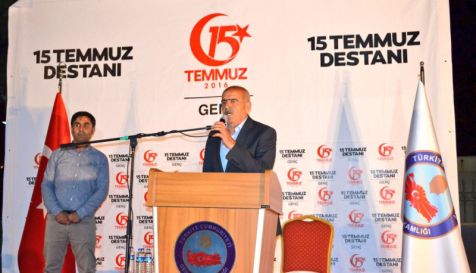Belediye Başkanımız Mehmet Hadi TOPRAKTAN, 15 Temmuz Demokrasi ve Milli Beraberlik Günü etkinlikleri kapsamında Hükumet Konağı bahçesinde toplanan hemşehrilerimize hitap etti.