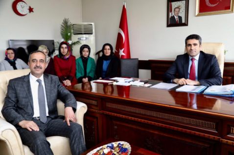 Belediye Başkanımız Mehmet Zeki DİRİK, Belediye Meclis üyeleri ile birlikte Bingöl Belediye Başkanı Sayın Erdal ARIKAN'ı makamında ziyaret ederek hayırlı oldun dileklerinde bulundu.