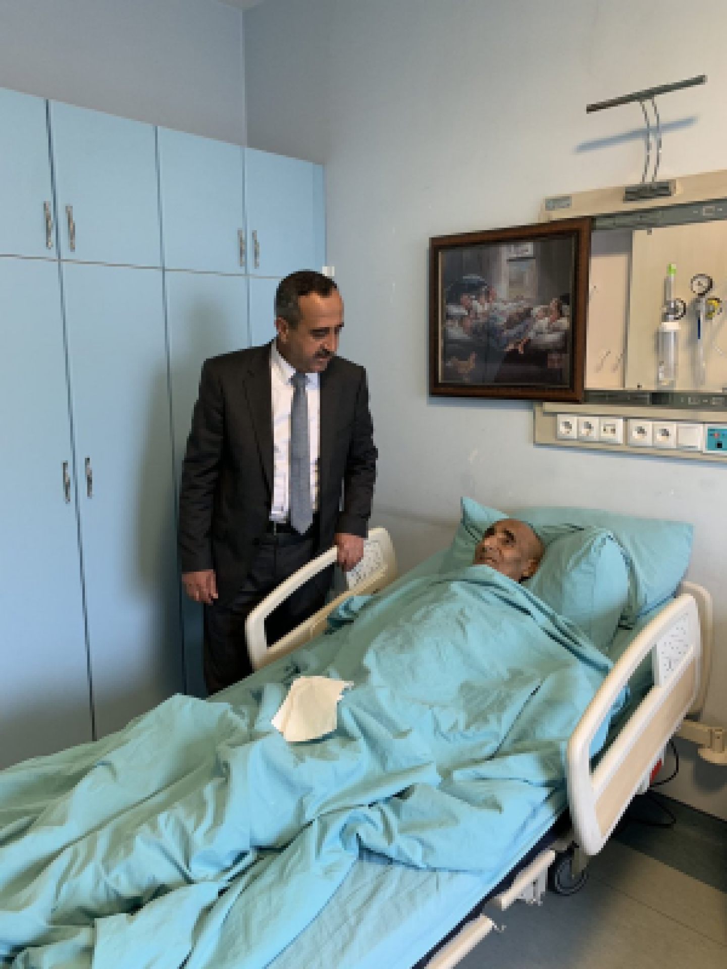 Belediye Başkanımız Mehmet Zeki DİRİK Genç Devlet Hastanesinde yatmakta olan hastaları ziyaret ederek şifa diledi.