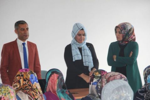 Belediyemiz ve Genç Devlet Hastanesi iş birliği ile Çok Amaçlı Kadın Toplum Merkezi’nde kadınlara yönelik ilk seminer gerçekleştirildi.‬